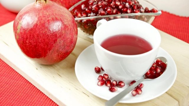 مشروب الرمان والبرتقال الساخن