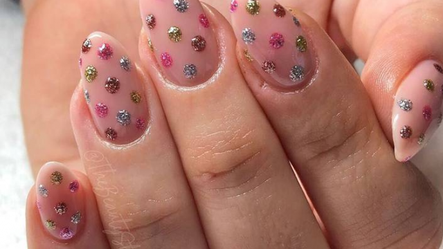 4 إطلالات مناكير مبتكرة لرأس السنة 2024