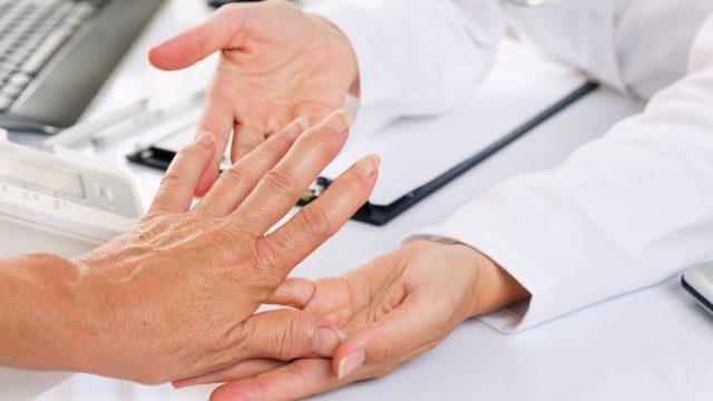 الروماتيزم: الأعراض والعلاجات