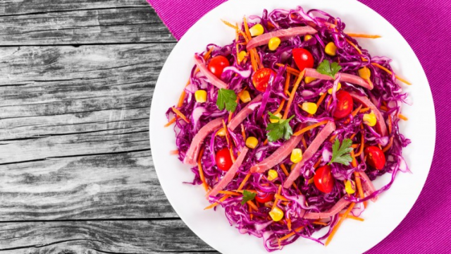 كيفية تجهيز سلطة الملفوف الأحمر