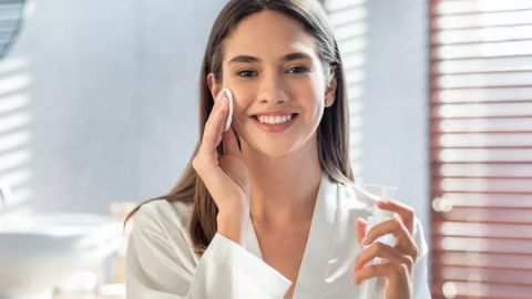 تعلمي تطبيق تونر البشرة بالخطوات