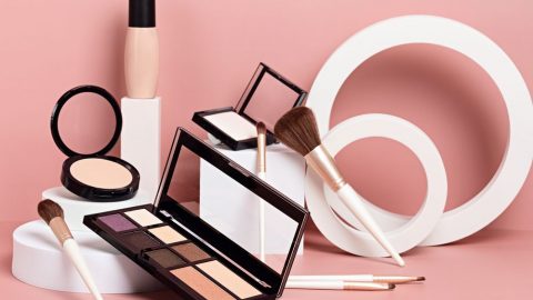 أدوات أساسية لإطلالة مكياج مثالية للمبتدئات