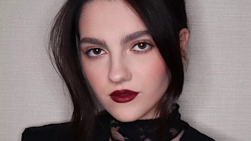 إطلالات من وحي عروض الموضة