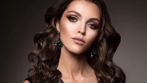 خطوات أساسية لمكياج البشرة السمراء