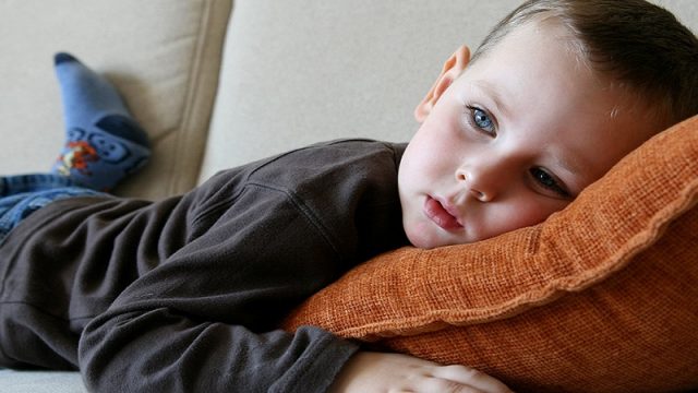 صفات الطفل الحساس وطرق التعامل معه