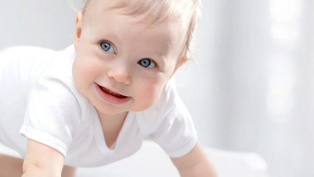 للأمهات الجدد: دليلك للعناية ببشرة الرضيع