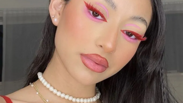 كل ما يجب أن تعرفيه عن صيحة الماسكارا الحمراء!