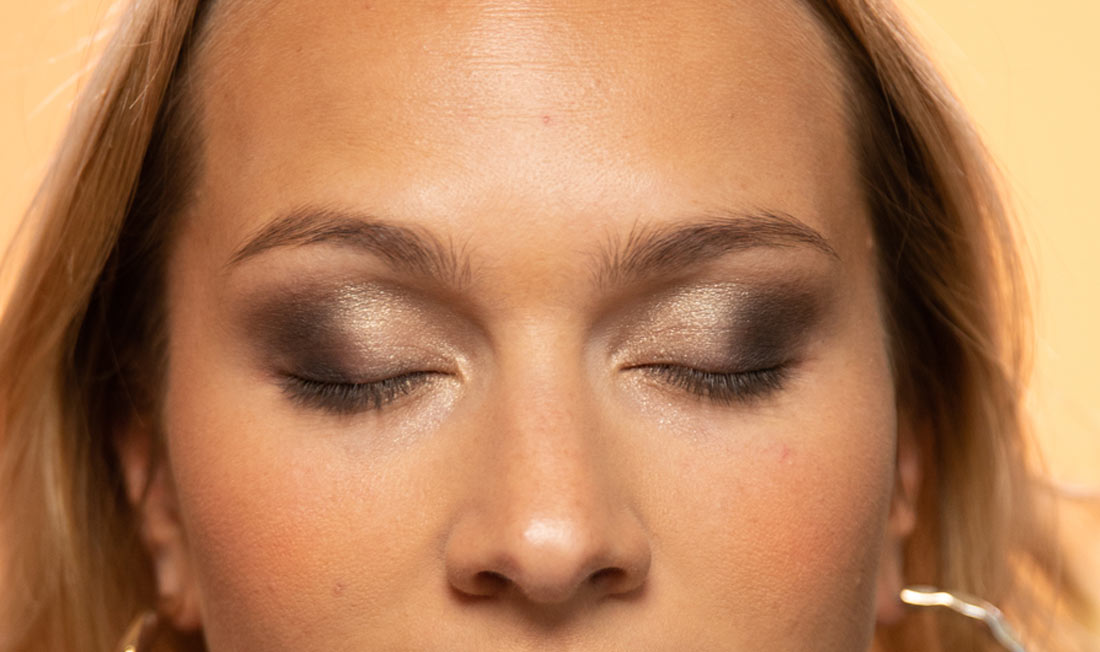 مكياج ذهبي سموكي