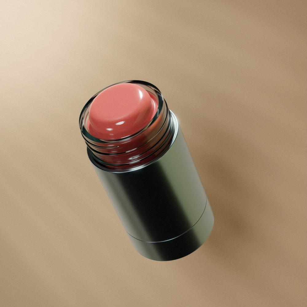 رسمة آيلاينر جذابة باللون الوردي