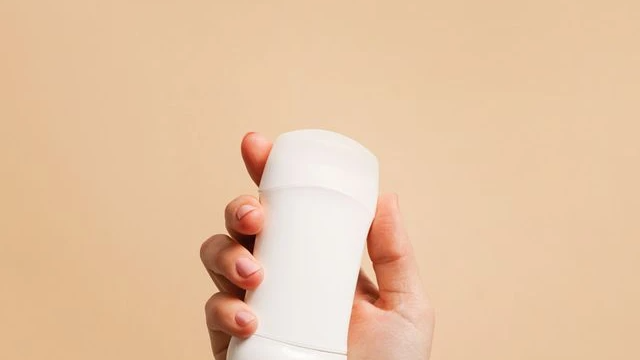 بدائل عضوية لمزيل العرق لصاحبات البشرة الحساسة