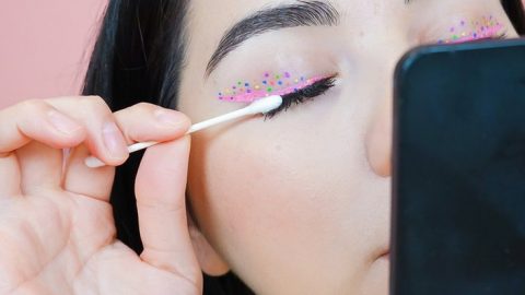 إزالة الرموش الإكستنشن في المنزل: 3 خطوات سهلة وبسيطة