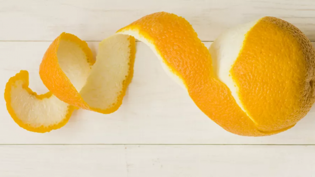 6 حيل بسيطة لإعادة تدوير قشور البرتقال