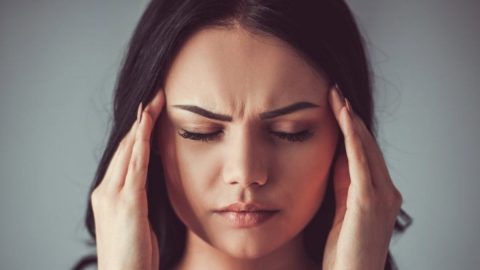 كيفية التخفيف من أوجاع الرأس نتيجة التعرض لأشعة الشمس