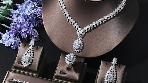 كيف تختارين المجوهرات المناسبة لفستان زفافك؟