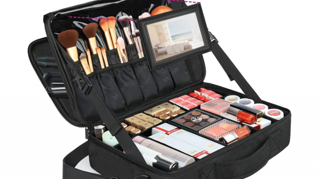 كيفية تجهيز حقيبة مكياجك للسفر بأقل عدد من المنتجات
