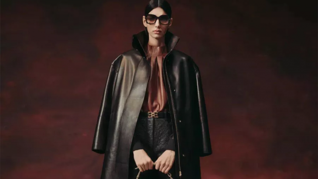 كيفية تنسيق معطف الجلد لإطلالة جميلة وساحرة