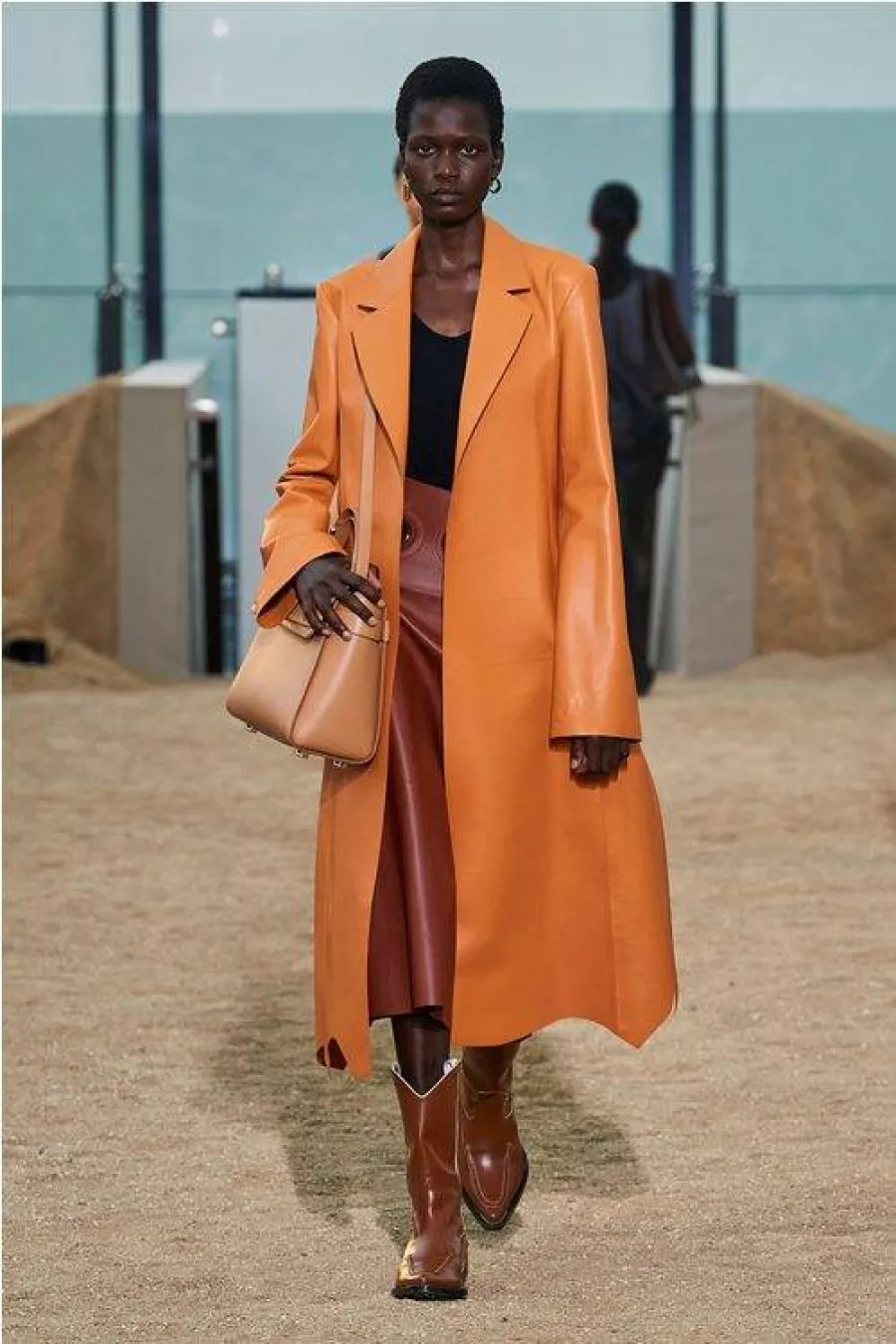 كيفية تنسيق معطف الجلد