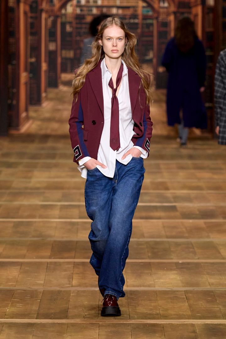 كيفية تنسيق الجاكيت البرغندي