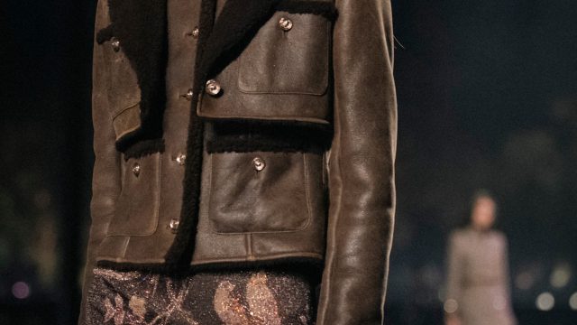 دليلك لاختيار ألوان الأزياء المناسبة للبشرة الحنطية