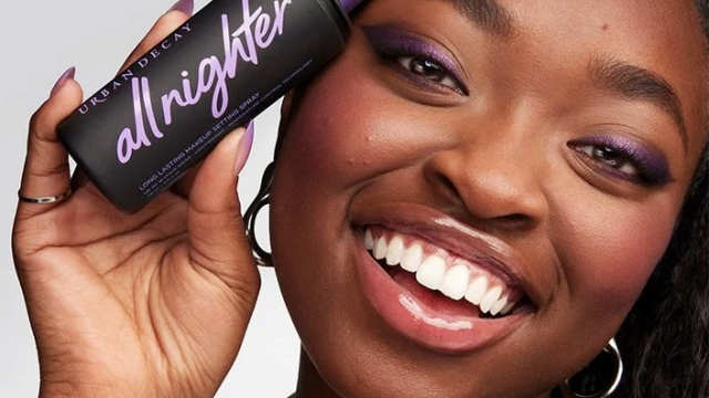 ما هو رذاذ تثبيت المكياج المناسب لك من Urban Decay؟