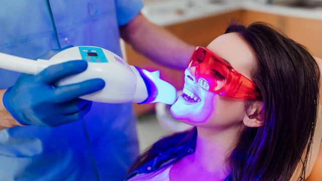 تبييض الأسنان بتقنية زوم : ابتسامة مشرقة بثقة