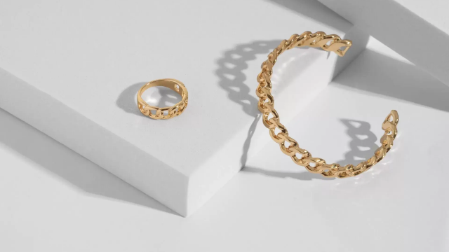 كيف تدمجين المجوهرات اليومية مع إطلالاتك الرسمية؟