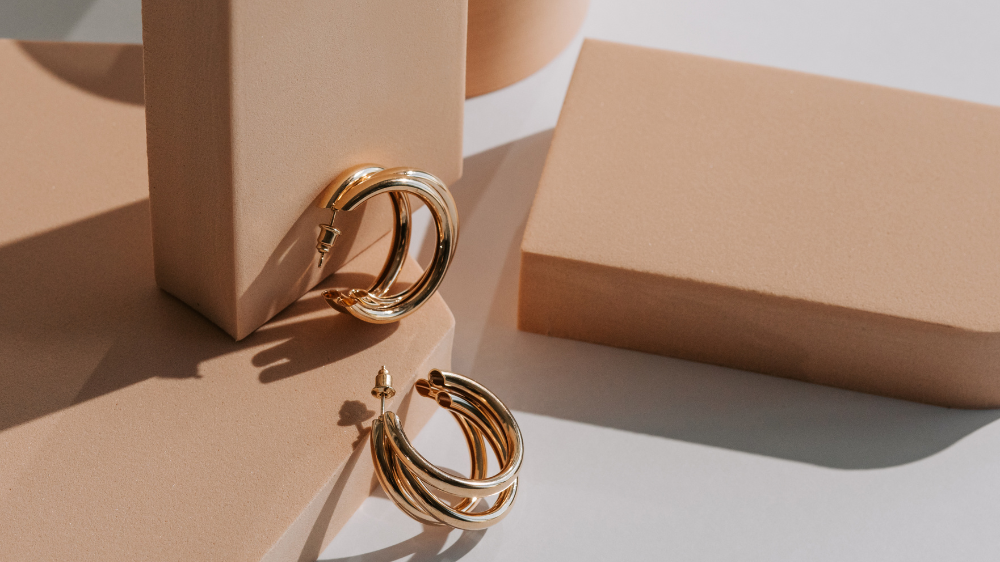 كيف تدمجين المجوهرات اليومية مع إطلالاتك 