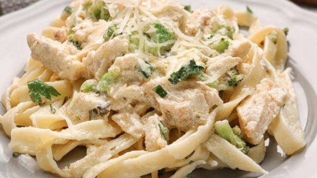 وصفة الباستا بالكريمة والدجاج