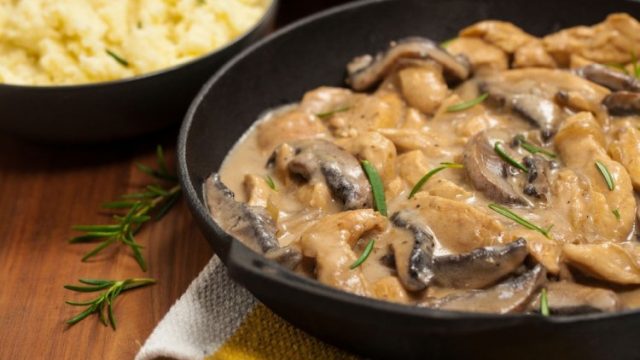 كيفية تجهيز وصفة الدجاج بالكريمة والفطر