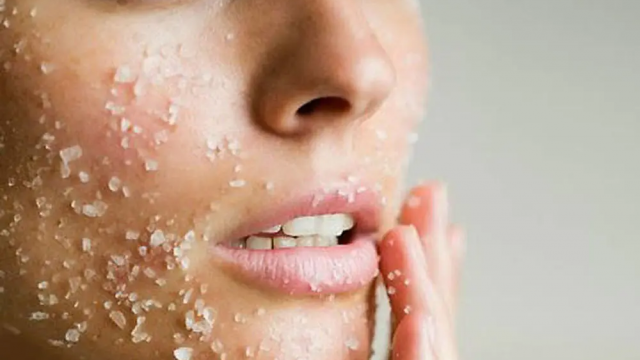 وصفات منزلية لتقشير البشرة وإعادة النضارة