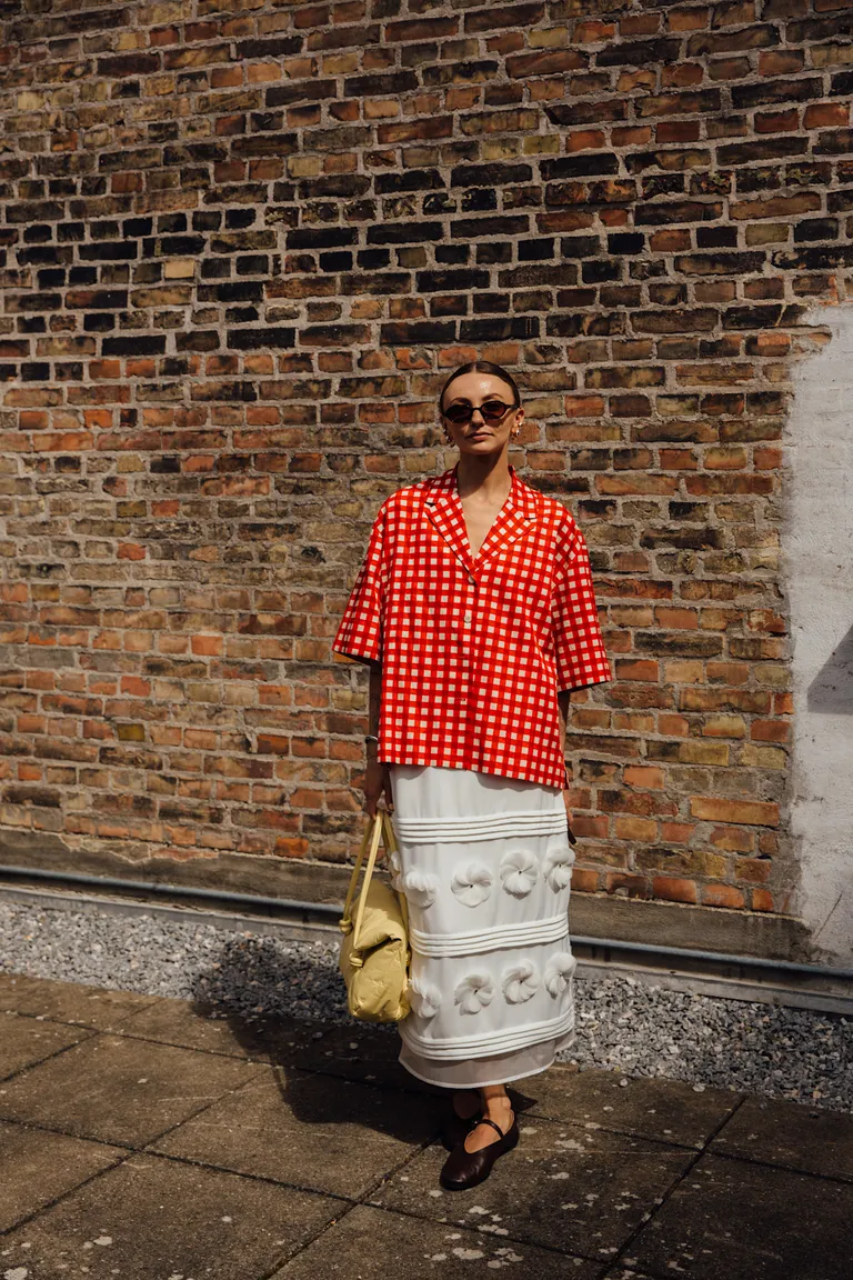 سبع تنسيقات ألوان عصرية للصيف