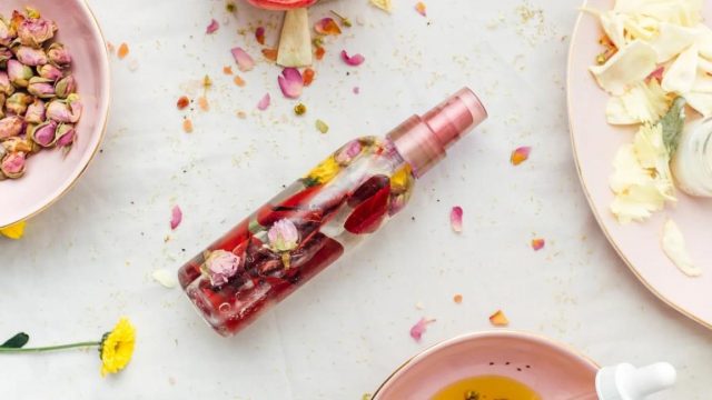 أفضل الوصفات الطبيعية للعناية بالبشرة في الصيف: إشراقة صحية ونضارة تدوم