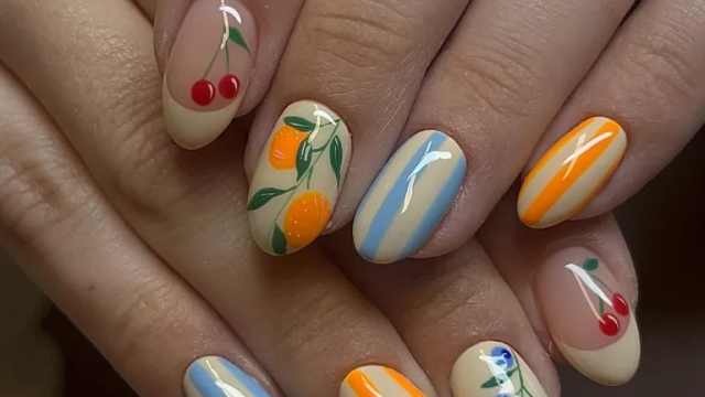 تصاميم الأظافر الـ Preppy لصيف فاخر… مظهر أنيق يوحي بالرفاهية