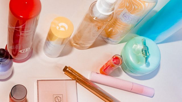 مستحضرات مكياج خفيفة لصيف منعش