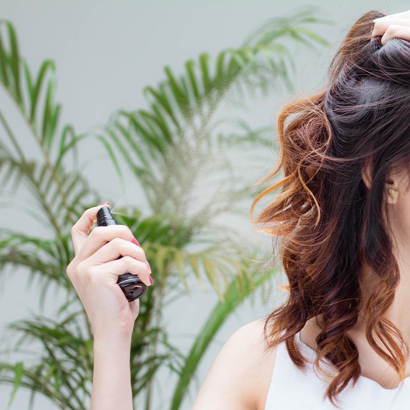 وصفات طبيعية لتعطير الشعر