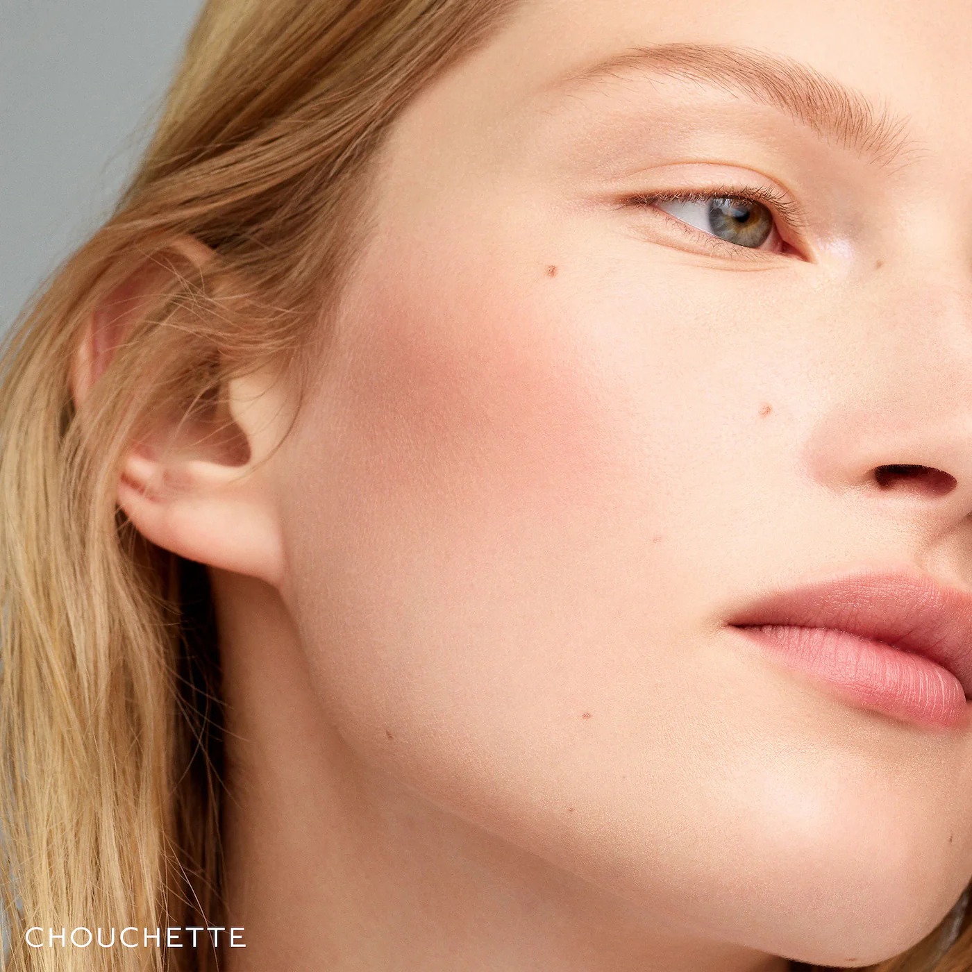 دليلك لاختيار أحمر الخدود