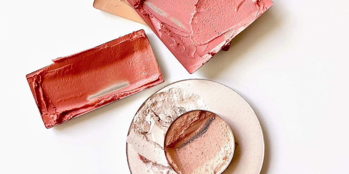 مستحضرات تجميل قابلة لإعادة التعبئة 