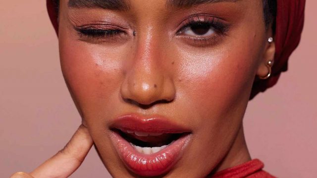 دليلك لاختيار أحمر الخدود المثالي حسب لون بشرتك