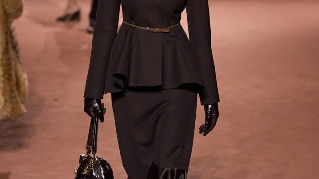 10 صيحات تخطف الأنظار من عروض خريف 2025.. دليلك لتجديد خزانتك بأناقة