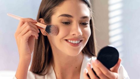 10 أخطاء مكياج تجعلك تبدين أكبر سنًا