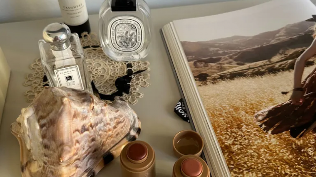 أفضل 10 ستيك أحمر الخدود للحصول على تورد ناعم