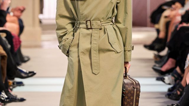 كيف تختارين طول المعطف المناسب لشكل جسمك؟