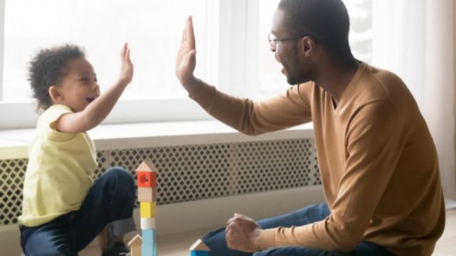 أخطر العبارات المؤذية نفسيًا للطفل: كلمات تهدم ما لا تبنيه السنوات