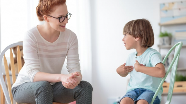 أفضل 10 أسئلة اطرحيها على طفلك يوميًا