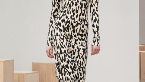 فساتين سهرة محتشمة لحفلات رأس السنة 2026