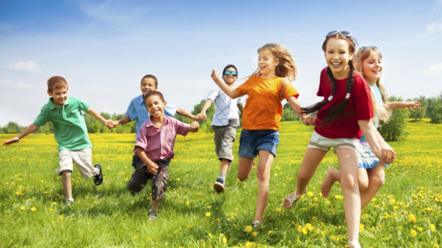 كيف تعززين مناعة طفلك بطرق طبيعية وآمنة يوميا