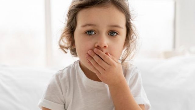 أفضل علاجات السعال الطبيعية للأطفال