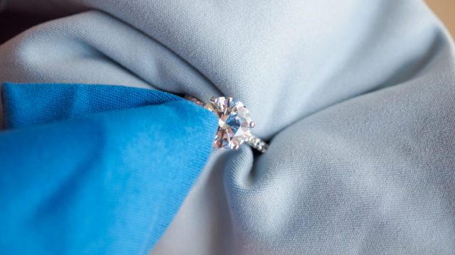 خلطات طبيعية لتلميع الذهب والمجوهرات
