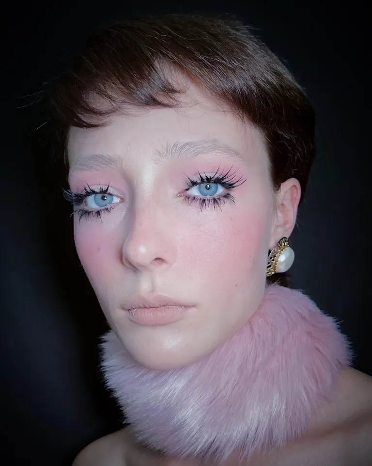 10 اطلالات ساحرة لعيد الحب