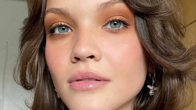 10 اطلالات ساحرة لعيد الحب